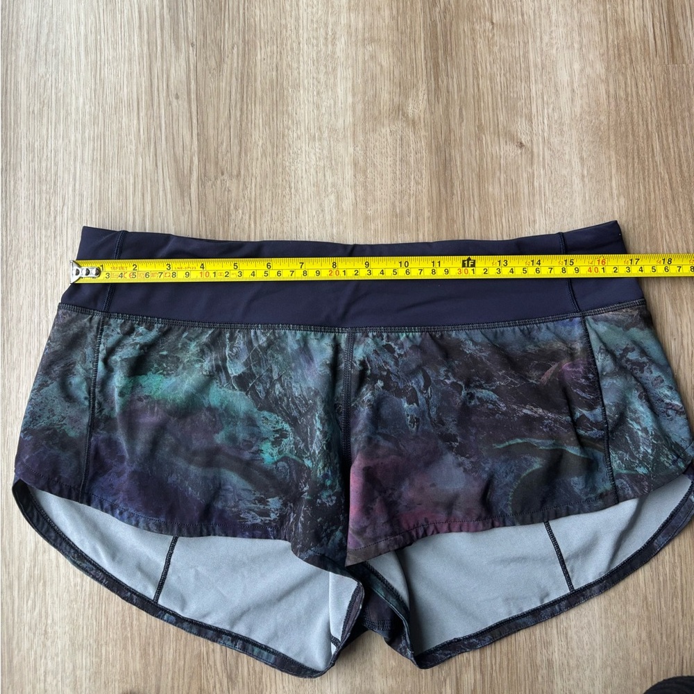 Lululemon Speed Up Short 2.5"
Radiant Multi / Midnight Navy size 8 - Picture 7 of 7